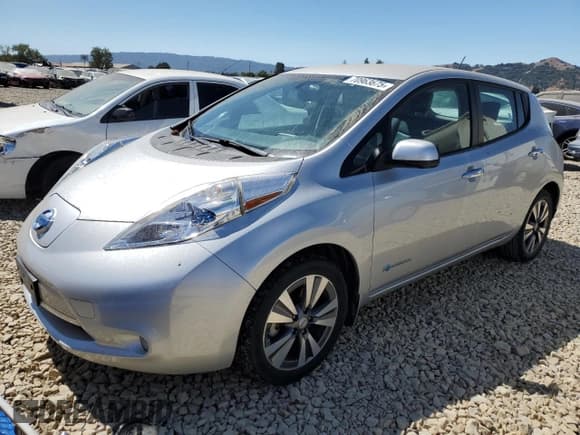 ✅ 2015 Nissan LEAF SV • VIN: 1N4AZ0CP5FC326425 • Lot: 70963675. Wystawiony na Copart z przebiegiem 40 390 mil. Bezpłatny archiwum sprzedaży aukcyjnych z USA i szczegółowy raport historii pojazdu na DreamBid. Zdjęcie 1.