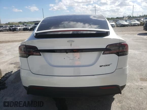 ✅ 2022 Tesla Model X • VIN: 7SAXCDE54NF364774 • Lot: 82361985. Wystawiony na Copart z przebiegiem 10 404 mil. Bezpłatny archiwum sprzedaży aukcyjnych z USA i szczegółowy raport historii pojazdu na DreamBid. Zdjęcie 6.