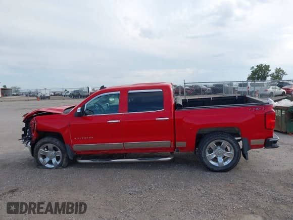 ✅ 2018 Chevrolet Silverado 1500 LTZ • VIN: 3GCUKSEC9JG328282 • Lot: 43266149. Wystawiony na IAAI z przebiegiem 188 401 mil. Bezpłatny archiwum sprzedaży aukcyjnych z USA i szczegółowy raport historii pojazdu na DreamBid. Zdjęcie 15.