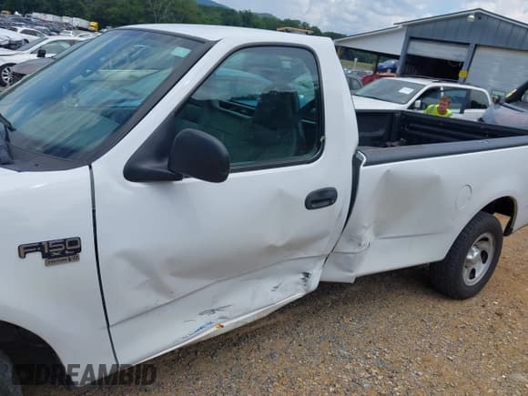 ✅ 2004 Ford F-150 XL • VIN: 2FTRF17W34CA62206 • Lot: 42837827. Wystawiony na IAAI z przebiegiem 270 379 mil. Bezpłatny archiwum sprzedaży aukcyjnych z USA i szczegółowy raport historii pojazdu na DreamBid. Zdjęcie 6.