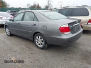 ✅ 2005 Toyota Camry LE • VIN: 4T1BE30K45U607141 • Лот: 43747746. Опубликован ранее на IAAI с пробегом 179 529 миль. Бесплатный доступ к архиву аукционных продаж из США и подробный отчёт об истории автомобиля на DreamBid. Изображение 3.