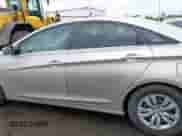 2011 Hyundai Sonata GLS z VIN 5NPEB4AC3BH158368, wystawiony jako IAAI lot #42354939 z przebiegiem 120 918 mil mil oraz . Historia ofert i sprzedaży dostępna na DreamBid. Obrazek 14.