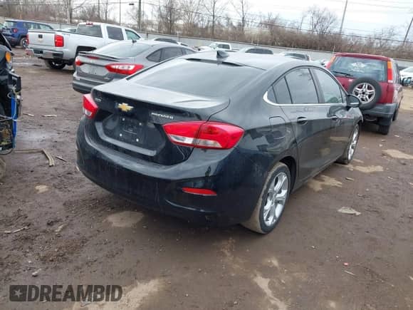 2019 Chevrolet Cruze Premier z VIN 1G1BF5SM9K7101240, wystawiony jako IAAI lot #41673049 z przebiegiem 119 025 mil mil oraz . Historia ofert i sprzedaży dostępna na DreamBid. Obrazek 4.