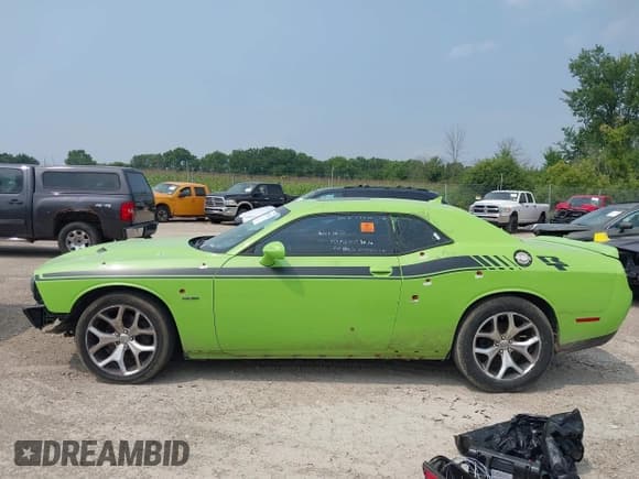 ✅ 2015 Dodge Challenger R/T Plus • VIN: 2C3CDZBT1FH703273 • Lot: 42924242. Wystawiony na IAAI z przebiegiem 130 088 mil. Bezpłatny archiwum sprzedaży aukcyjnych z USA i szczegółowy raport historii pojazdu na DreamBid. Zdjęcie 14.