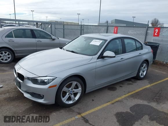 ✅ 2012 BMW 3 Series 328i • VIN: WBA3A5C53CF345021 • Лот: 43883516. Опубликован ранее на IAAI с пробегом 170 204 миль. Бесплатный доступ к архиву аукционных продаж из США и подробный отчёт об истории автомобиля на DreamBid. Изображение 2.