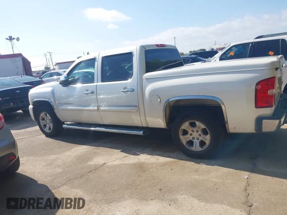 ✅ 2009 Chevrolet Silverado 1500 • VIN: 3GCEC33J49G156909 • Lot: 43541889. Listed on IAAI with 232,690 mi. Free auction sales archive from the USA and detailed vehicle history report at DreamBid. Image 14.