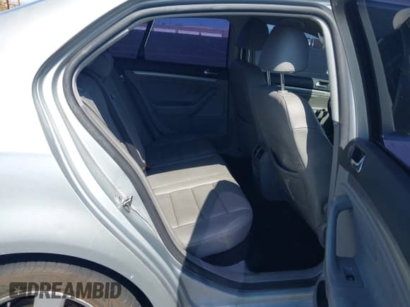 ✅ 2008 Volkswagen Jetta SE • VIN: 3VWRZ71K18M191083 • Lot: 42409687. Wystawiony na IAAI z przebiegiem 184 389 mil. Bezpłatny archiwum sprzedaży aukcyjnych z USA i szczegółowy raport historii pojazdu na DreamBid. Zdjęcie 8.