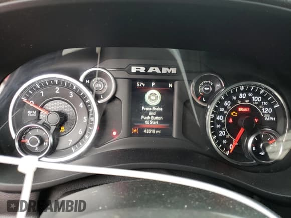 ✅ 2022 Ram 2500 Tradesman • VIN: 3C6UR5HJ8NG346549 • Lot: 77816184. Wystawiony na Copart z przebiegiem 43 315 mil. Bezpłatny archiwum sprzedaży aukcyjnych z USA i szczegółowy raport historii pojazdu na DreamBid. Zdjęcie 9.
