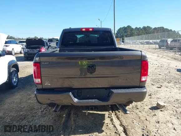 2019 Ram 1500 Tradesman z VIN 1C6RR6FTXKS515121, wystawiony jako IAAI lot #43425831 z przebiegiem 133 890 mil mil oraz . Historia ofert i sprzedaży dostępna na DreamBid. Obrazek 16.