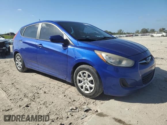 ✅ 2013 Hyundai Accent GS • VIN: KMHCT5AE0DU094208 • Лот: 77151194. Опубликован ранее на Copart с пробегом 243 994 миль. Бесплатный доступ к архиву аукционных продаж из США и подробный отчёт об истории автомобиля на DreamBid. Изображение 4.