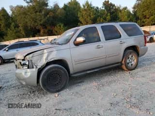 2008 Chevrolet Tahoe 2LT z VIN 1GNFC130X8R136024, wystawiony jako Copart lot #80552495 z przebiegiem 310 460 mil mil oraz Szkoda całkowita • Salvage title. Historia ofert i sprzedaży dostępna na DreamBid. Obrazek 1.