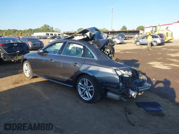 ✅ 2020 Audi A4 Premium Plus • VIN: WAUENAF40LN010121 • Lot: 43342815. Wystawiony na IAAI z przebiegiem Nie podano. Bezpłatny archiwum sprzedaży aukcyjnych z USA i szczegółowy raport historii pojazdu na DreamBid. Zdjęcie 3.