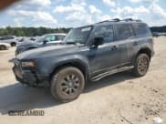 ✅ 2024 Toyota Land Cruiser • VIN: JTEABFAJ7RK010563 • Lot: 71545225. Wystawiony na Copart z przebiegiem 24 900 mil. Bezpłatny archiwum sprzedaży aukcyjnych z USA i szczegółowy raport historii pojazdu na DreamBid. Zdjęcie 1.