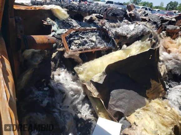 ✅ 2024 GMC Sierra 3500HD Denali • VIN: 1GT49WEY9RF233944 • Lot: 61804895. Listed on Copart with Not provided. Free auction sales archive from the USA and detailed vehicle history report at DreamBid. Image 9.