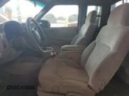 ✅ 2002 Chevrolet S-10 • VIN: 1GCCS19W728238050 • Лот: 59987995. Опубликован ранее на Copart с пробегом 164 658 миль. Бесплатный доступ к архиву аукционных продаж из США и подробный отчёт об истории автомобиля на DreamBid. Изображение 7.