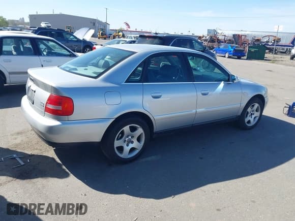 ✅ 2000 Audi A4 • VIN: WAUDH28DXYA145742 • Лот: 42017244. Опубликован ранее на IAAI с пробегом 235 373 миль. Бесплатный доступ к архиву аукционных продаж из США и подробный отчёт об истории автомобиля на DreamBid. Изображение 4.