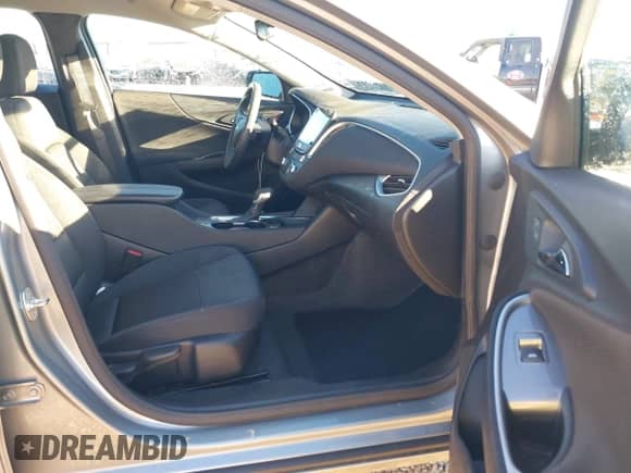 ✅ 2025 Chevrolet Malibu LT • VIN: 1G1ZD5STXSF119649 • Lot: 43604851. Wystawiony na IAAI z przebiegiem 29 487 mil mil. Skorzystaj z bezpłatnego archiwum sprzedaży aukcyjnych z USA i zobacz szczegółowy raport historii pojazdu na DreamBid. Zdjęcie 5.