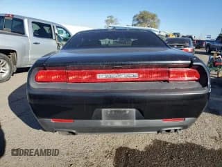 ✅ 2013 Dodge Challenger SXT Plus • VIN: 2C3CDYAG8DH510873 • Lot: 77626334. Wystawiony na Copart z przebiegiem 156 630 mil. Bezpłatny archiwum sprzedaży aukcyjnych z USA i szczegółowy raport historii pojazdu na DreamBid. Zdjęcie 6.