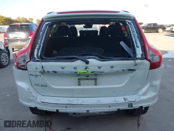 ✅ 2017 Volvo XC60 Inscription • VIN: YV440MDU6H2023396 • Lot: 43425784. Wystawiony na IAAI z przebiegiem 82 759 mil. Bezpłatny archiwum sprzedaży aukcyjnych z USA i szczegółowy raport historii pojazdu na DreamBid. Zdjęcie 18.