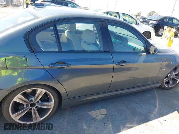 ✅ 2011 BMW 3 Series 335i • VIN: WBAPM5C55BE575902 • Lot: 43139127. Wystawiony na IAAI z przebiegiem 80 561 mil. Bezpłatny archiwum sprzedaży aukcyjnych z USA i szczegółowy raport historii pojazdu na DreamBid. Zdjęcie 13.