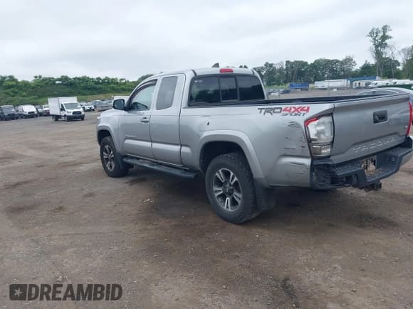 ✅ 2017 Toyota Tacoma SR5 • VIN: 5TFSZ5AN7HX115414 • Lot: 42611326. Listed on IAAI with 157,303 mi. Free auction sales archive from the USA and detailed vehicle history report at DreamBid. Image 3.