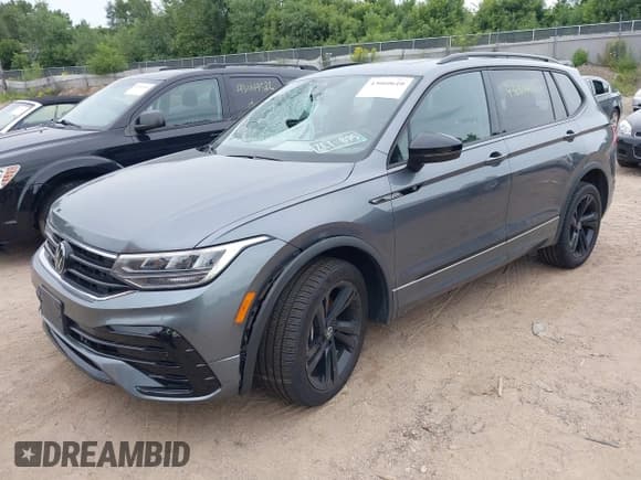 ✅ 2024 Volkswagen Tiguan SE R-Line Black • VIN: 3VV8B7AX9RM105729 • Lot: 43060610. Wystawiony na IAAI z przebiegiem 13 435 mil. Bezpłatny archiwum sprzedaży aukcyjnych z USA i szczegółowy raport historii pojazdu na DreamBid. Zdjęcie 2.