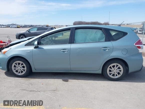 ✅ 2017 Toyota Prius Two • VIN: JTDZN3EU3HJ073987 • Lot: 41962458. Listed on IAAI with 84,464 mi. Free auction sales archive from the USA and detailed vehicle history report at DreamBid. Image 14.