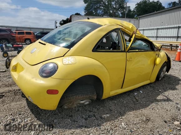 ✅ 2002 Volkswagen Beetle GL • VIN: 3VWBK21C52M428599 • Lot: 69605265. Listed on Copart with 140,454 mi. Free auction sales archive from the USA and detailed vehicle history report at DreamBid. Image 3.