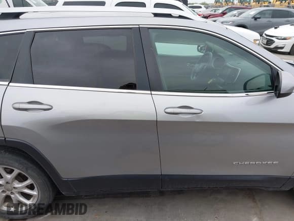 ✅ 2017 Jeep Cherokee 75th Anniversary Edition • VIN: 1C4PJLCB0HW523635 • Лот: 42083449. Опубликован ранее на IAAI с пробегом 192 014 миль. Бесплатный доступ к архиву аукционных продаж из США и подробный отчёт об истории автомобиля на DreamBid. Изображение 14.