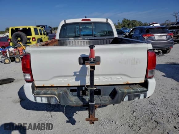 ✅ 2017 Toyota Tacoma SR • VIN: 5TFRX5GNXHX095543 • Лот: 94326875. Опубликован ранее на Copart с пробегом 165 928 миль. Бесплатный доступ к архиву аукционных продаж из США и подробный отчёт об истории автомобиля на DreamBid. Изображение 6.