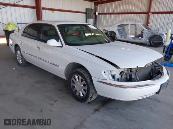 ✅ 2000 Lincoln Continental • VIN: 1LNHM97V9YY821894 • Lot: 41657199. Wystawiony na IAAI z przebiegiem 218 330 mil. Bezpłatny archiwum sprzedaży aukcyjnych z USA i szczegółowy raport historii pojazdu na DreamBid. Zdjęcie 1.