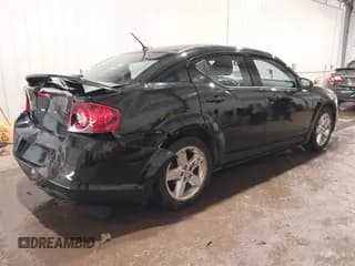 ✅ 2013 Dodge Avenger SXT • VIN: 1C3CDZCB6DN677330 • Lot: 40588440. Wystawiony na IAAI z przebiegiem 108 083 mil. Bezpłatny archiwum sprzedaży aukcyjnych z USA i szczegółowy raport historii pojazdu na DreamBid. Zdjęcie 4.
