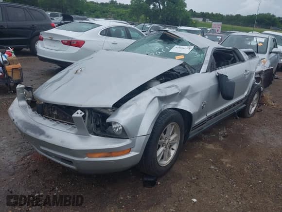 ✅ 2009 Ford Mustang • VIN: 1ZVHT80NX95100673 • Lot: 42653773. Listed on IAAI with Not provided. Free auction sales archive from the USA and detailed vehicle history report at DreamBid. Image 2.
