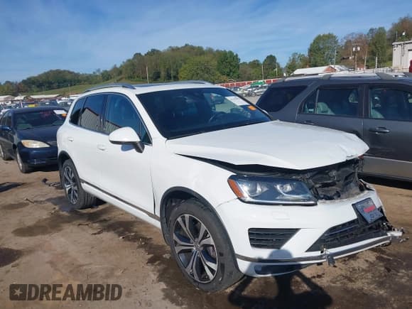 ✅ 2017 Volkswagen Touareg Wolfsburg Edition • VIN: WVGRF7BP7HD001784 • Lot: 43358059. Listed on IAAI with 87,962 mi. Free auction sales archive from the USA and detailed vehicle history report at DreamBid. Image 1.
