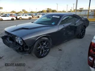 ✅ 2022 Dodge Challenger SXT • VIN: 2C3CDZAG2NH211886 • Lot: 76064993. Wystawiony na Copart z przebiegiem 15 220 mil. Bezpłatny archiwum sprzedaży aukcyjnych z USA i szczegółowy raport historii pojazdu na DreamBid. Zdjęcie 1.