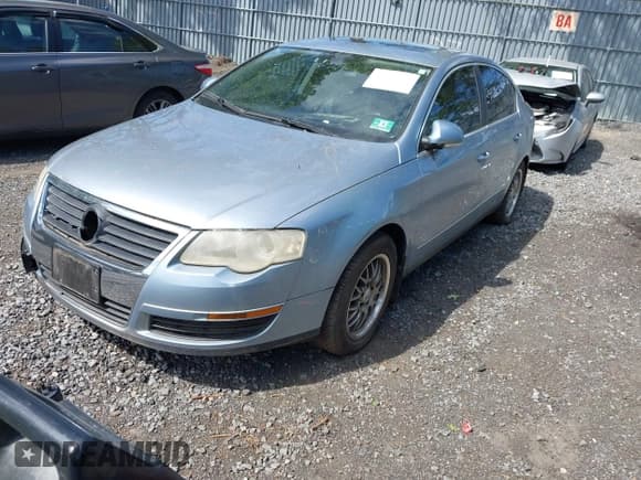 ✅ 2006 Volkswagen Passat Value Edition • VIN: WVWAK73C06P141096 • Lot: 42297811. Listed on IAAI with 84,399 mi. Free auction sales archive from the USA and detailed vehicle history report at DreamBid. Image 2.