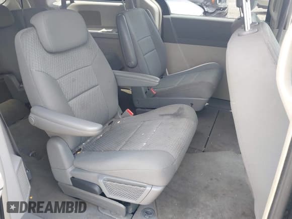 ✅ 2010 Chrysler Town & Country LX • VIN: 2A4RR2D14AR329894 • Lot: 42331041. Wystawiony na IAAI z przebiegiem 186 199 mil. Bezpłatny archiwum sprzedaży aukcyjnych z USA i szczegółowy raport historii pojazdu na DreamBid. Zdjęcie 8.