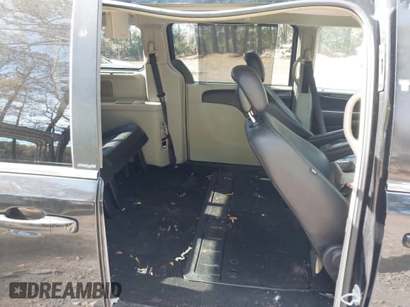 ✅ 2013 Chrysler Town & Country Touring • VIN: 2C4RC1BG4DR790431 • Lot: 43642733. Listed on IAAI with Not provided. Free auction sales archive from the USA and detailed vehicle history report at DreamBid. Image 8.