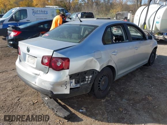 ✅ 2009 Volkswagen Jetta S • VIN: 3VWJM71K69M005535 • Лот: 43598874. Опубликован ранее на IAAI с пробегом 170 971 миль. Бесплатный доступ к архиву аукционных продаж из США и подробный отчёт об истории автомобиля на DreamBid. Изображение 4.