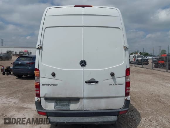 ✅ 2014 Mercedes-Benz Sprinter Cargo • VIN: WD3PE7DC5E5826652 • Лот: 41674834. Опубликован ранее на IAAI с пробегом 213 675 миль. Бесплатный доступ к архиву аукционных продаж из США и подробный отчёт об истории автомобиля на DreamBid. Изображение 16.
