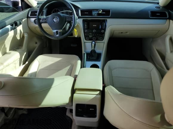 ✅ 2013 Volkswagen Passat SE • VIN: 1VWBN7A33DC055099 • Lot: 71063805. Listed on Copart with 126,216 mi. Free auction sales archive from the USA and detailed vehicle history report at DreamBid. Image 8.