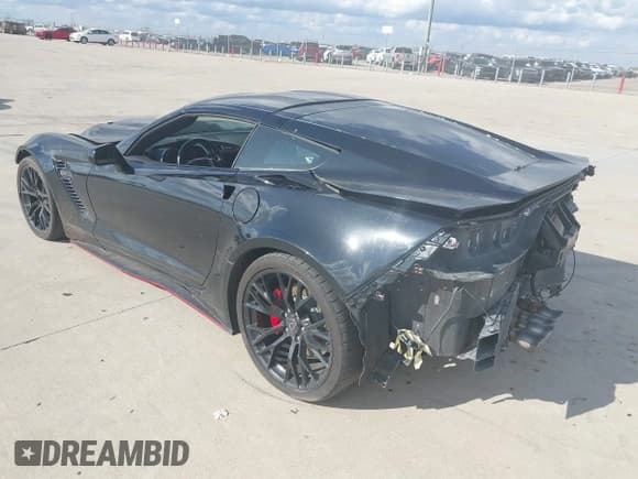 ✅ 2019 Chevrolet Corvette 2LT • VIN: 1G1YC2D76K5106643 • Lot: 43927007. Wystawiony na IAAI z przebiegiem 31 522 mil. Bezpłatny archiwum sprzedaży aukcyjnych z USA i szczegółowy raport historii pojazdu na DreamBid. Zdjęcie 3.