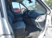 ✅ 2017 Ford Transit • VIN: 1FTYE2CM5HKA19500 • Lot: 42872103. Wystawiony na IAAI z przebiegiem 194 329 mil. Bezpłatny archiwum sprzedaży aukcyjnych z USA i szczegółowy raport historii pojazdu na DreamBid. Zdjęcie 5.