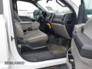 ✅ 2019 Ford F-350 Platinum • VIN: 1FT7W3BT4KED68113 • Lot: 42420899. Wystawiony na IAAI z przebiegiem 240 939 mil. Bezpłatny archiwum sprzedaży aukcyjnych z USA i szczegółowy raport historii pojazdu na DreamBid. Zdjęcie 5.