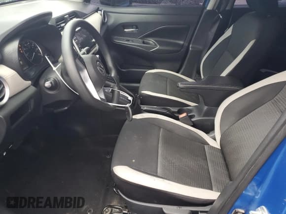 ✅ 2020 Nissan Versa SV • VIN: 3N1CN8EV3LL865458 • Lot: 91599725. Wystawiony na Copart z przebiegiem 83 863 mil. Bezpłatny archiwum sprzedaży aukcyjnych z USA i szczegółowy raport historii pojazdu na DreamBid. Zdjęcie 7.