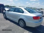 ✅ 2013 Volkswagen Jetta SE • VIN: 3VWDP7AJ6DM376487 • Lot: 42362475. Wystawiony na IAAI z przebiegiem 124 324 mil. Bezpłatny archiwum sprzedaży aukcyjnych z USA i szczegółowy raport historii pojazdu na DreamBid. Zdjęcie 3.