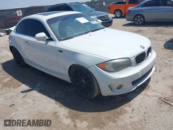 ✅ 2012 BMW 1 Series 128i • VIN: WBAUP7C58CVP23175 • Lot: 42331307. Wystawiony na IAAI z przebiegiem 141 149 mil. Bezpłatny archiwum sprzedaży aukcyjnych z USA i szczegółowy raport historii pojazdu na DreamBid. Zdjęcie 1.