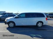 ✅ 2018 Dodge Grand Caravan SE • VIN: 2C4RDGBG7JR323905 • Lot: 43613740. Wystawiony na IAAI z przebiegiem 71 890 mil. Bezpłatny archiwum sprzedaży aukcyjnych z USA i szczegółowy raport historii pojazdu na DreamBid. Zdjęcie 15.