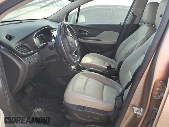 ✅ 2019 Buick Encore Essence • VIN: KL4CJCSM3KB734676 • Lot: 76482604. Wystawiony na Copart z przebiegiem Nie podano. Bezpłatny archiwum sprzedaży aukcyjnych z USA i szczegółowy raport historii pojazdu na DreamBid. Zdjęcie 7.