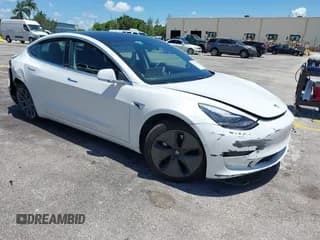 ✅ 2020 Tesla Model 3 Standard Range Plus • VIN: 5YJ3E1EA6LF645411 • Lot: 42574547. Wystawiony na IAAI z przebiegiem 40 791 mil. Bezpłatny archiwum sprzedaży aukcyjnych z USA i szczegółowy raport historii pojazdu na DreamBid. Zdjęcie 1.